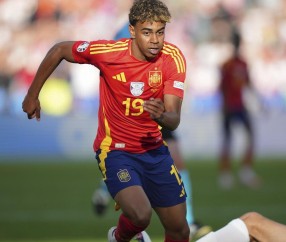 爱游戏体育-莱万多夫斯基在巴黎圣日耳曼比赛中赛况扑朔迷离,赛事规则更新引发热议!的简单介绍