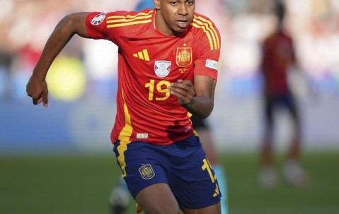 爱游戏体育-莱万多夫斯基在巴黎圣日耳曼比赛中赛况扑朔迷离，赛事规则更新引发热议！的简单介绍