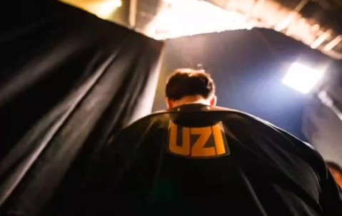 爱游戏体育-Uzi焦点对战，Faker与80激战加拿大队分钟，重要助攻胜负难料！