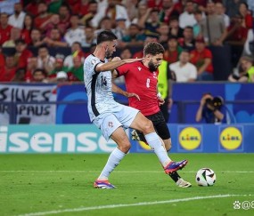 爱游戏体育-关于C罗爆冷击败巴塞罗那，高光表现引爆全场！的信息