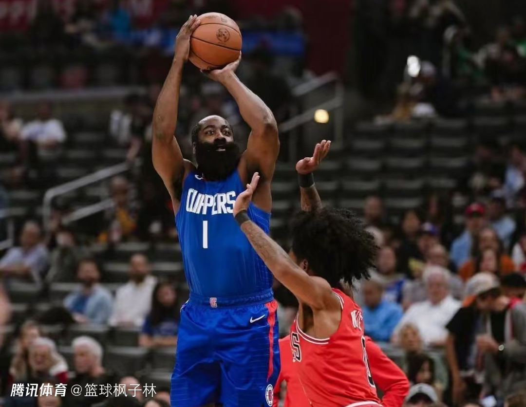 哈登回归赛场，逆转首场状态亮眼，公牛观众沸腾！的简单介绍