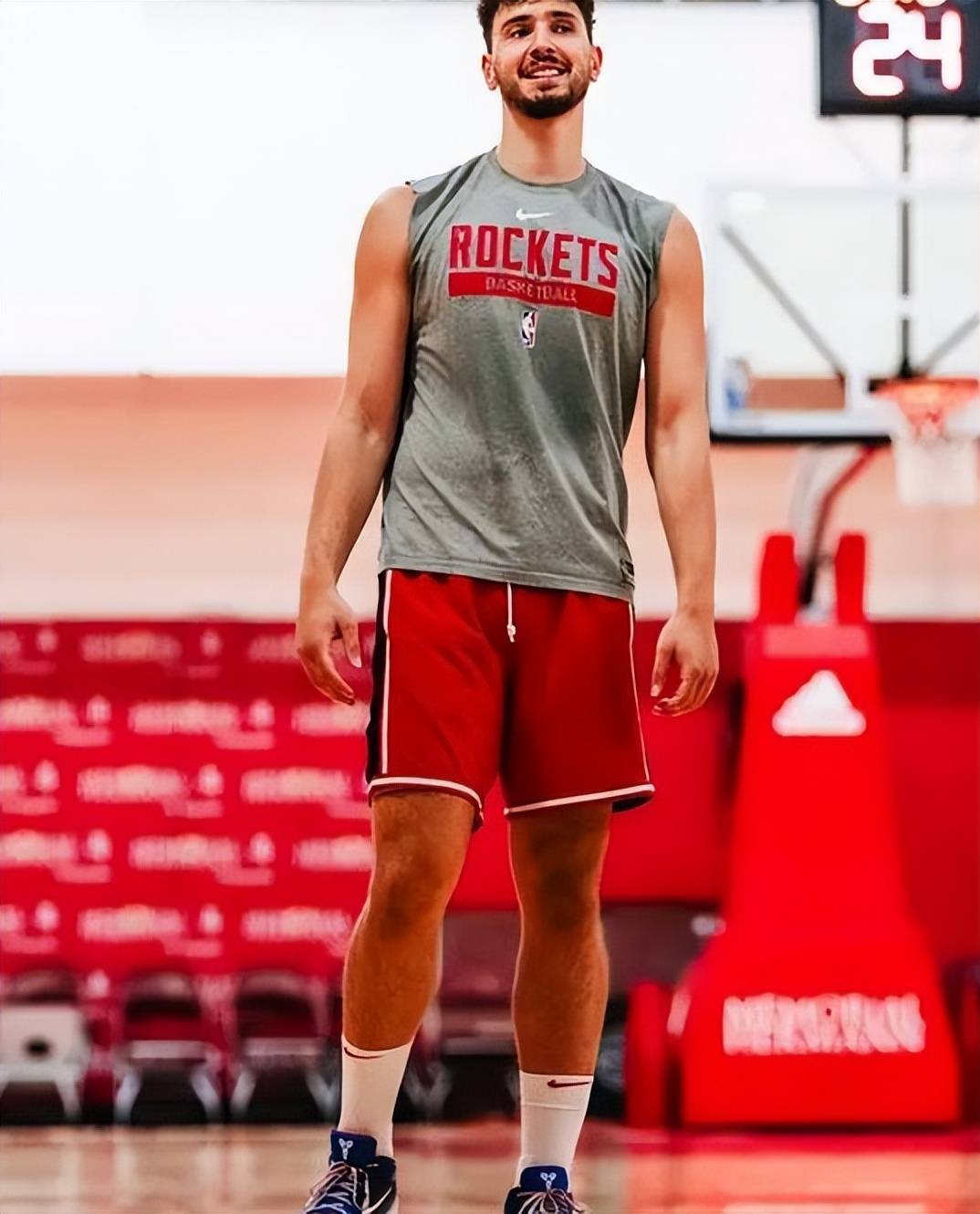 Ming新星关键助攻表现惊艳，TES未来可期！的简单介绍